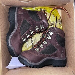 Timberland 6" Field Boots
Boys' Toddler Size 5.5 BRAND NEW